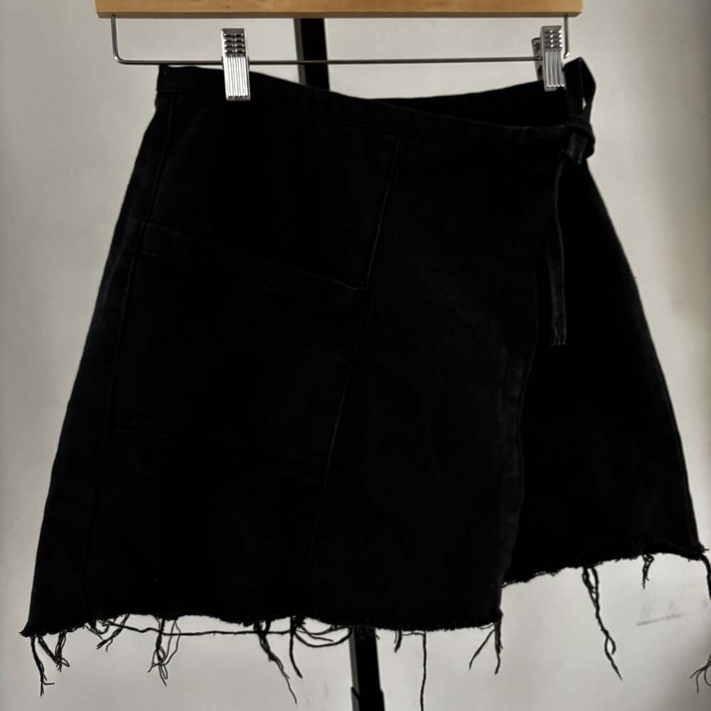 PacSun Black Denim Raw Hem Wrap Skirt Size 27